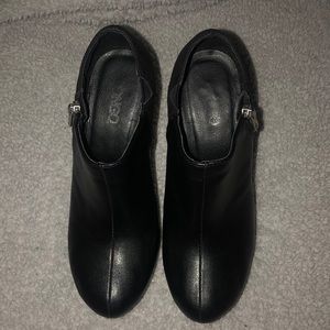 Black high heels  👠